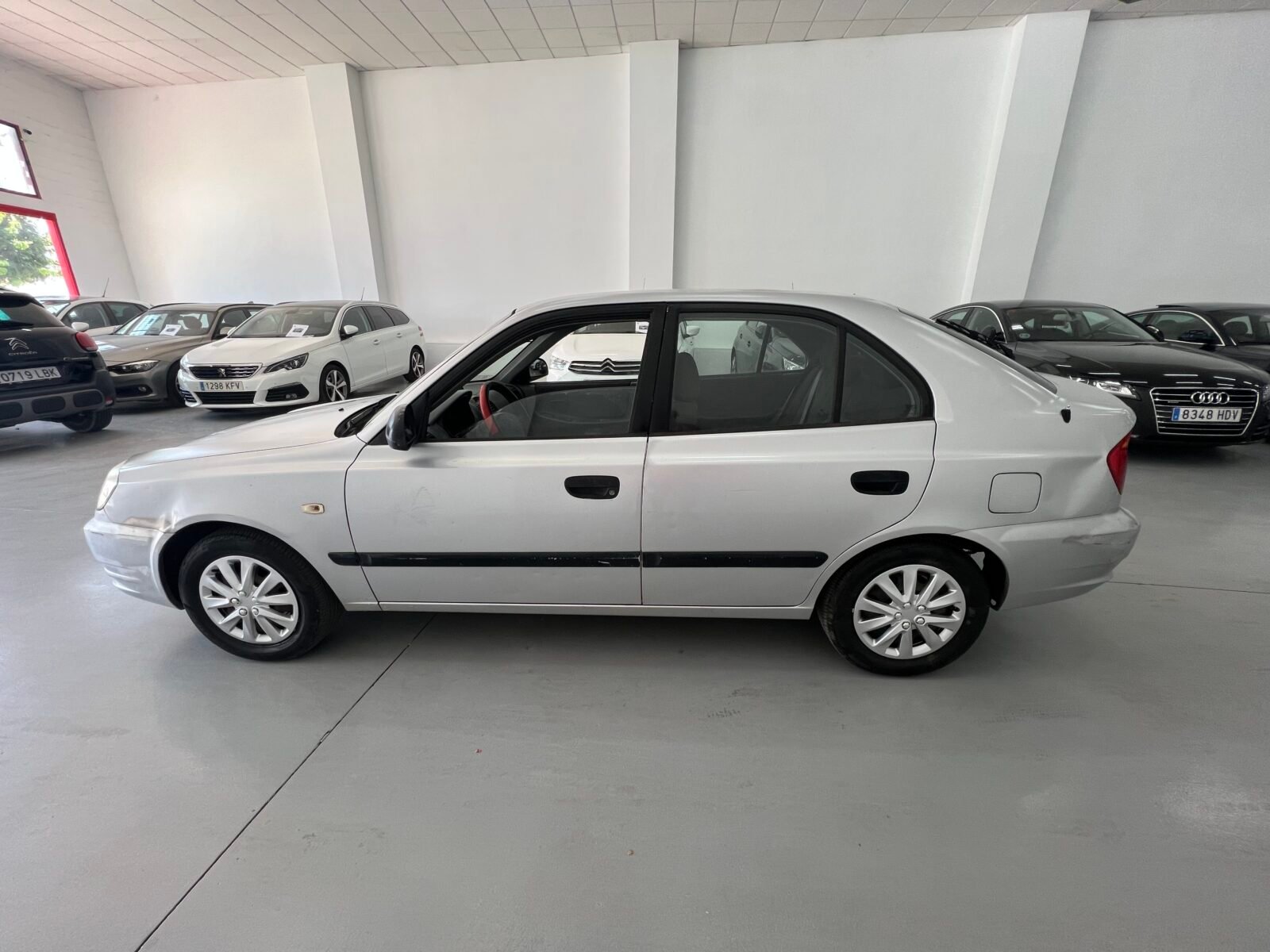 HYUNDAI Accent 1.3 gasolina 85cv
