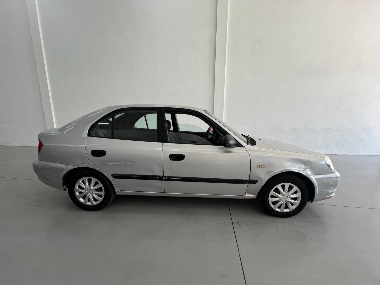 HYUNDAI Accent 1.3 gasolina 85cv