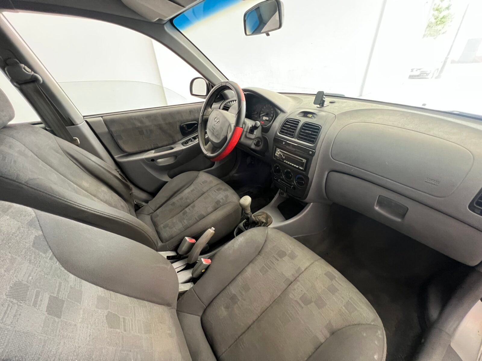 HYUNDAI Accent 1.3 gasolina 85cv